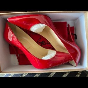 BEAUTIFUL Christian Louboutin Décolleté 554 100 Patent